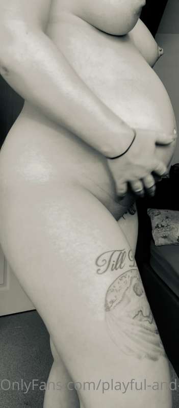 playful-and-pregnant