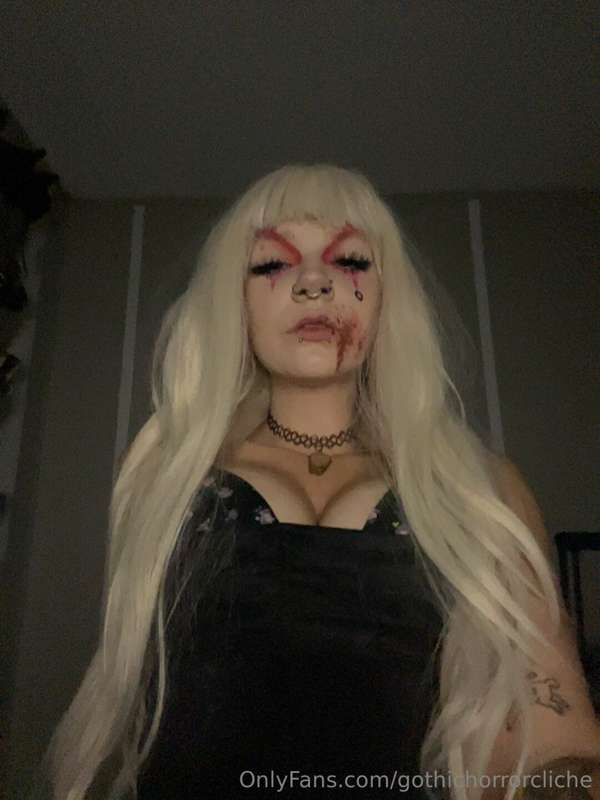 happy halloween 🫶🖤