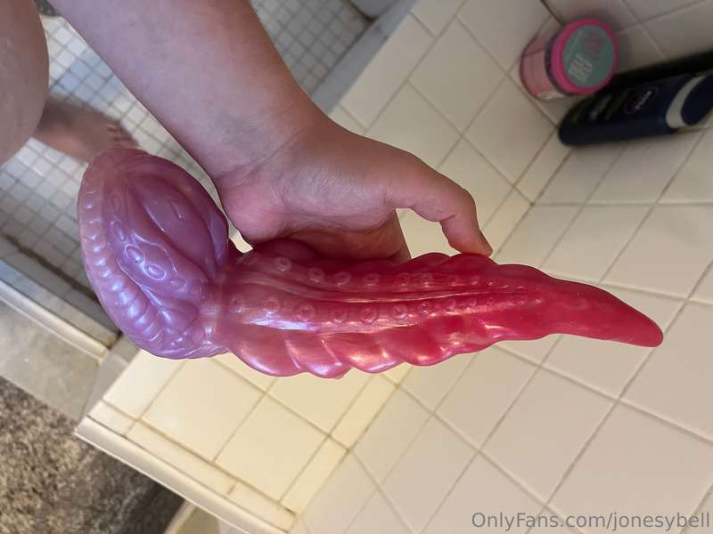 Watch me fuck my pussy nice and deep with Otto the Octopus t..