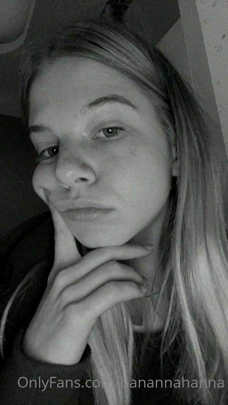 Only you can add color to this gray world😒😉😍