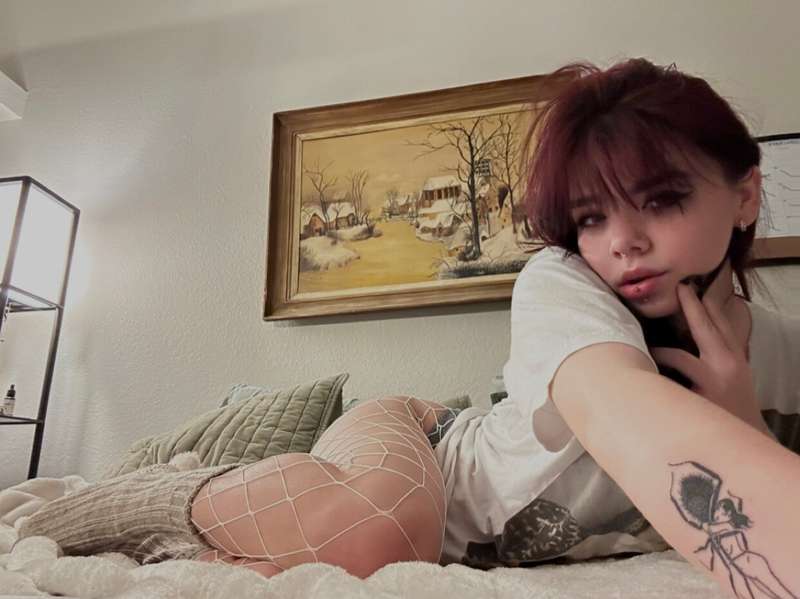 😏 is your bed as comfy as mine? 
