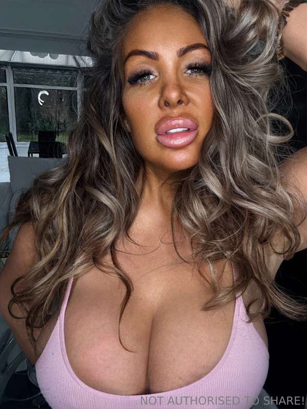 Let’s play… cum to my DMs… I waiting there for you!