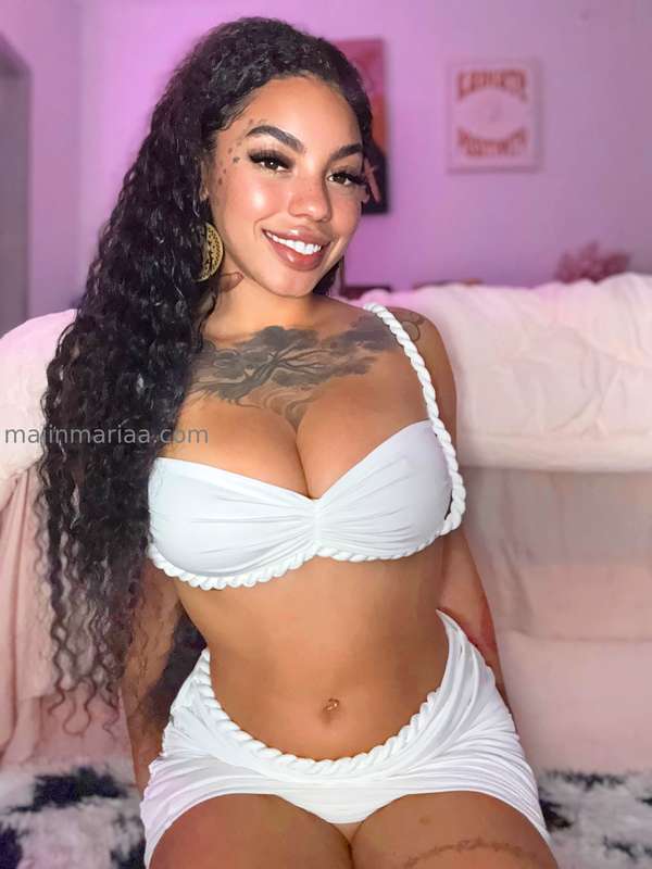 hiiii im here !!!show some luv if u like my smile :)))hmu ta..