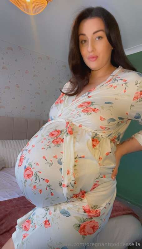 pregnantgoddessella