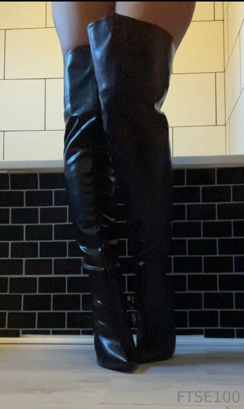Black Thigh High Stiletto’s 😉