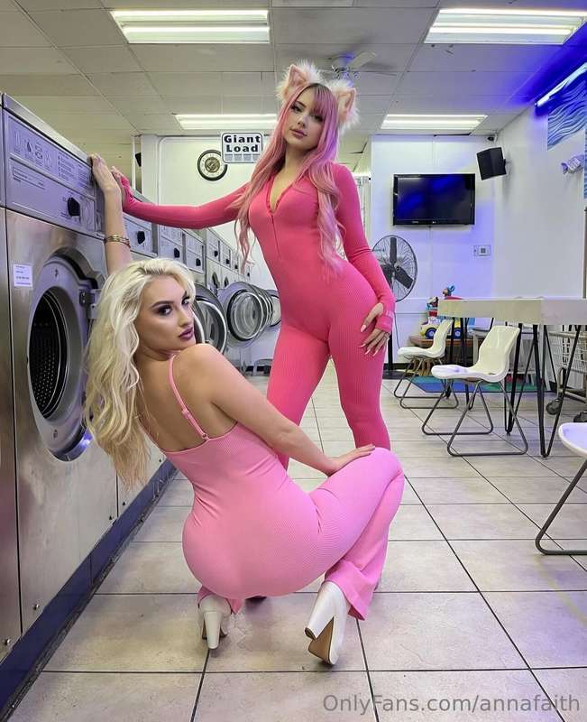 Follow my bestie, its freeeee :) She's online and wants to t..