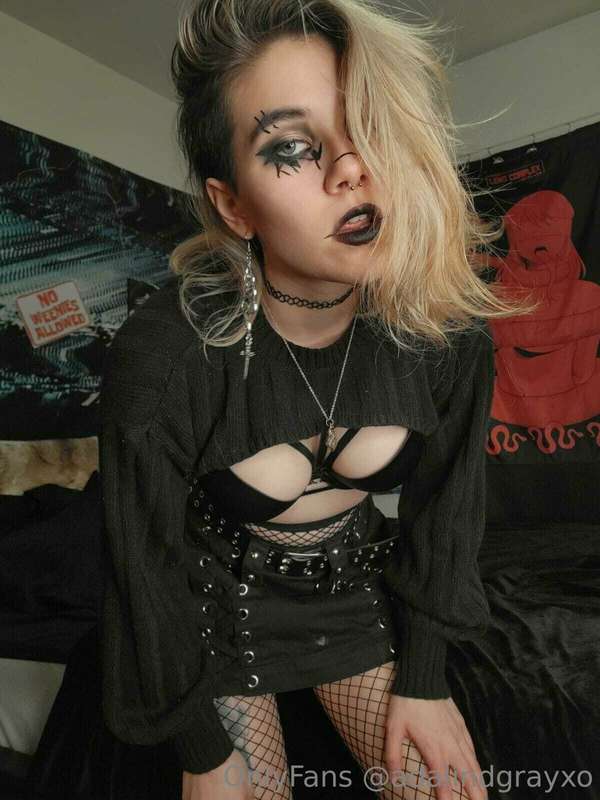 Photoset #45🖤 Edgy Addy 🖤One of my harder looks 😈I turn arou..