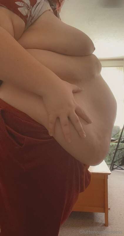 This poor fat pig ate way to much and now I’m swollen beyond..