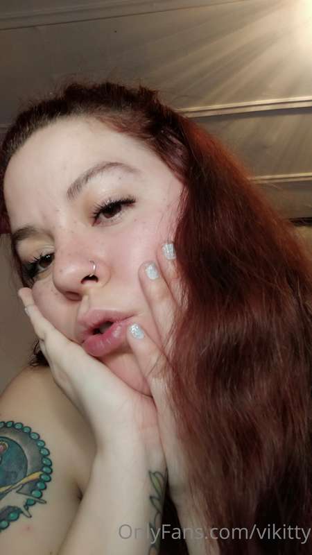 Buenas noches 🥺💜

¿Alguien se anota con un videochat calient..