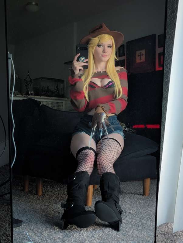 Come sit on Mama's lap ♥️