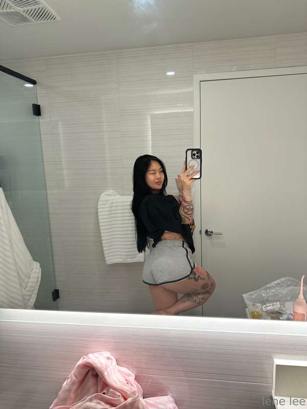 kiss it 🍑😾
