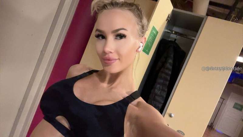 brattyblondeee