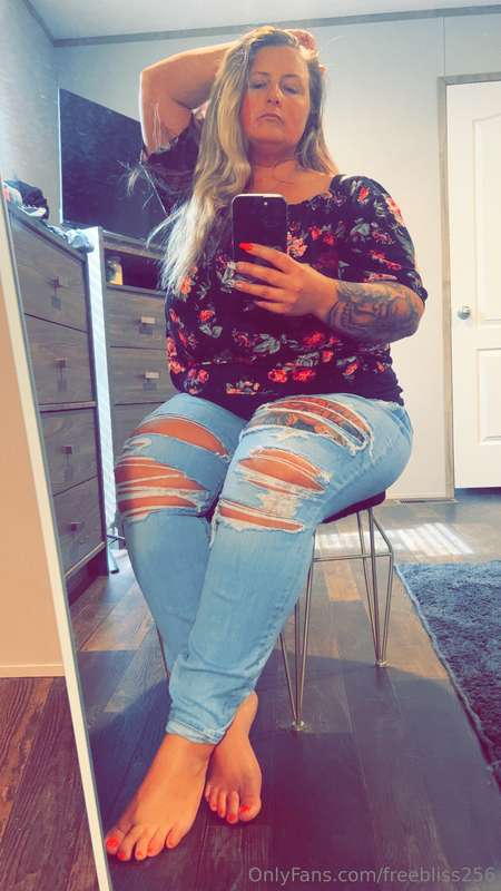 🤫 I have new posts up @juicyjules256 