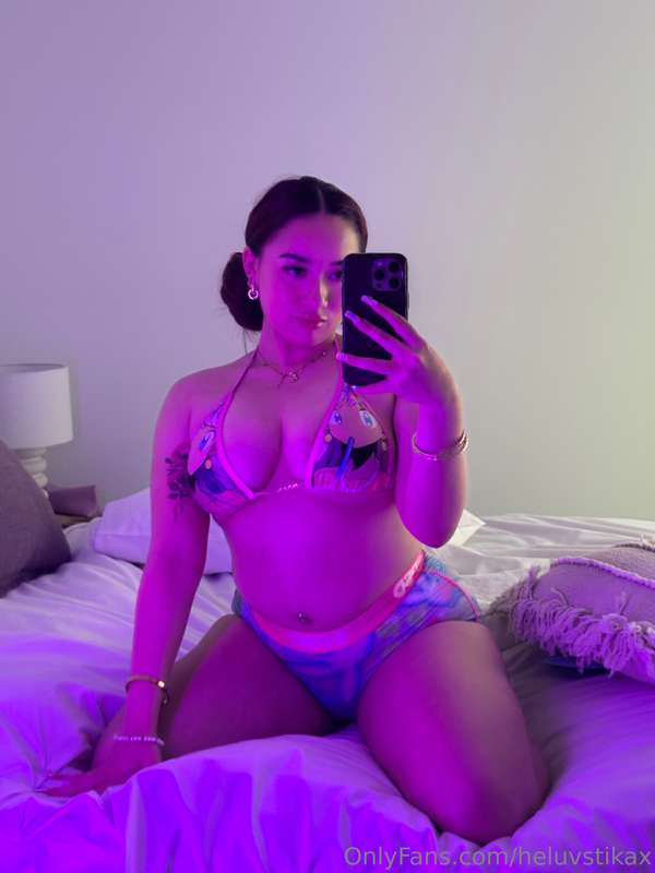 heluvstikax