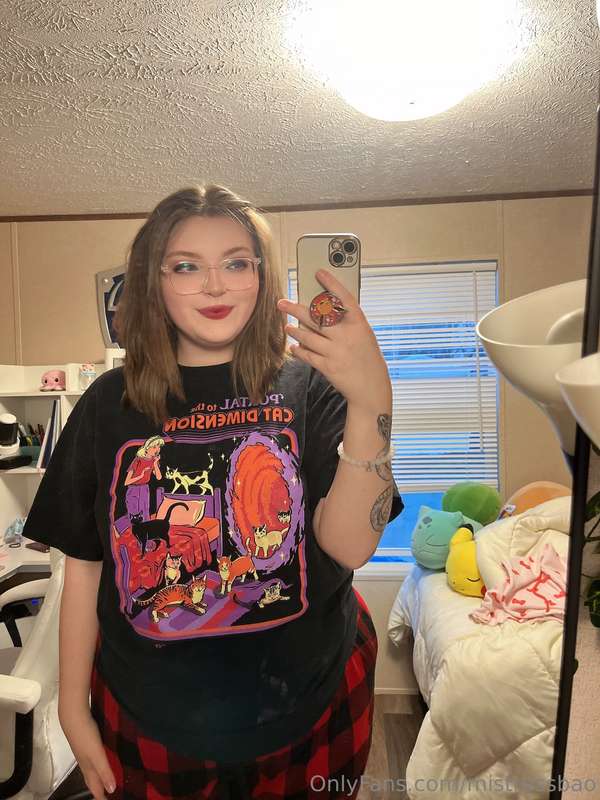 I got my hair cut and I hate it lmao what do yall think of i..
