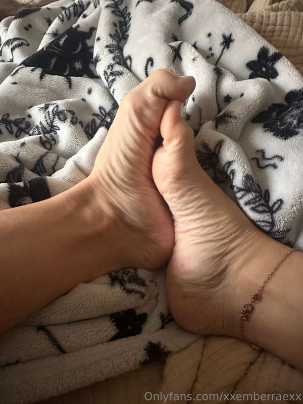 Silky feet & slutty bush Saturday