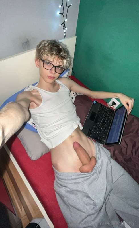 adamhrvth1