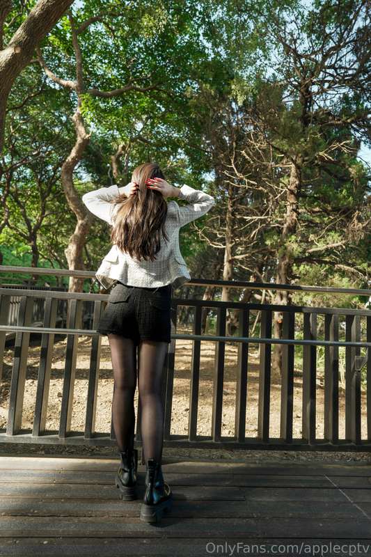 I want to go for a walk when the sun is shining🌲

阳光好的时候就想出门..
