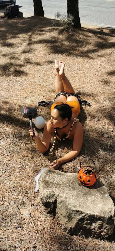 Write me and tell me what Halloween photos you would like 🎃