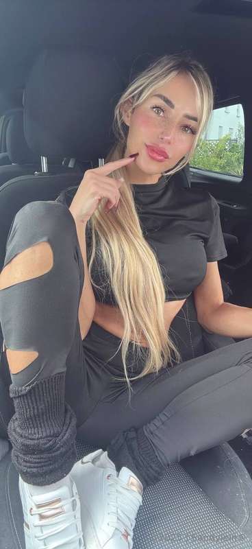 Welche meiner Lippen würdest du küssen?😏 Oben oder unten💋