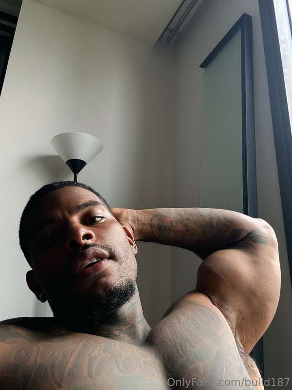 Nothing to hide… just waiting for your hands to explore😏🍆
