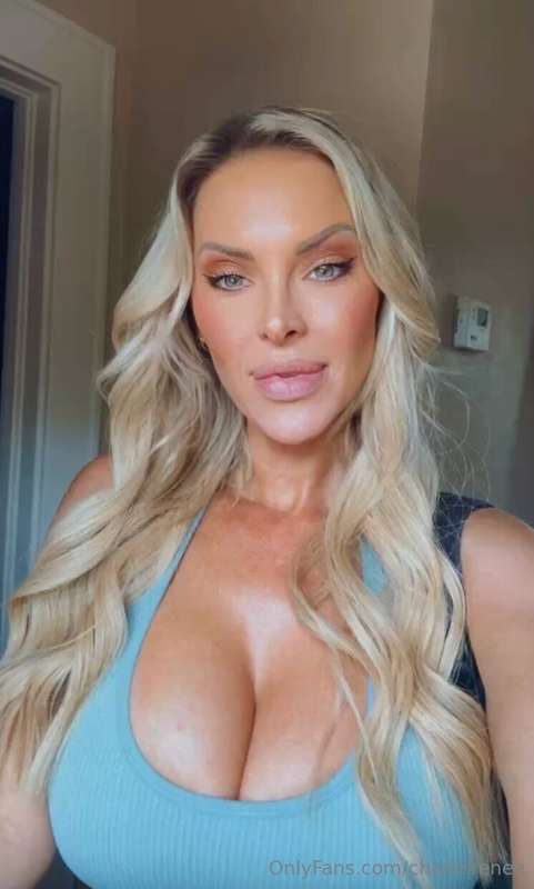 Cum say hi and keep me company! 💋