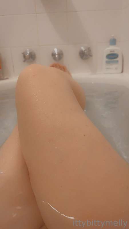 Nakey in the bath hehehe😉