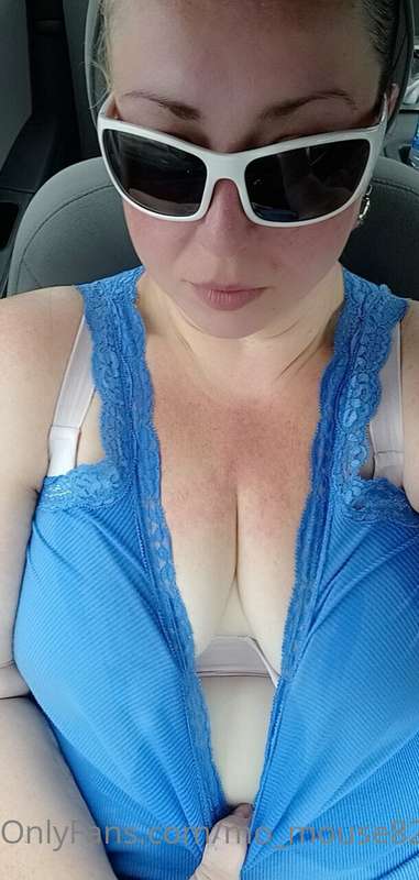 Sweaty post gym cleavage & bra for you. @mo_mouse82vip has m..
