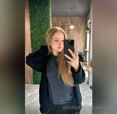 My friend is looking for her daddy @bunnybytee🙈💦 This naught..