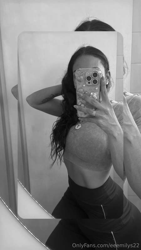 Fit, rich and dangerous. Do you go to my routine? 🔥