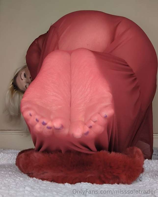 Happy Hump Day, my lovelies!Sorry I'm not around much at the..