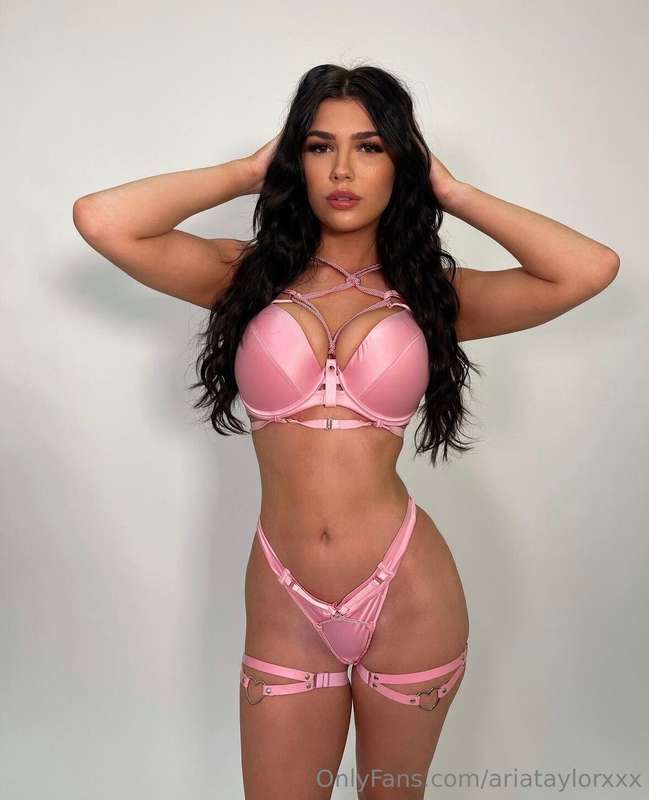 Pretty in pink 💕💋 don’t you think? 