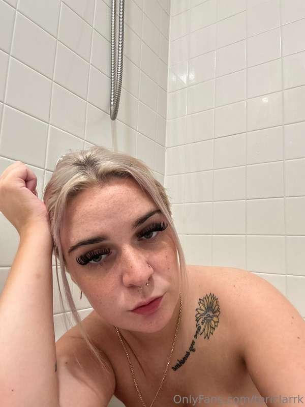 check dms for pics and vids tonight☺️❤️