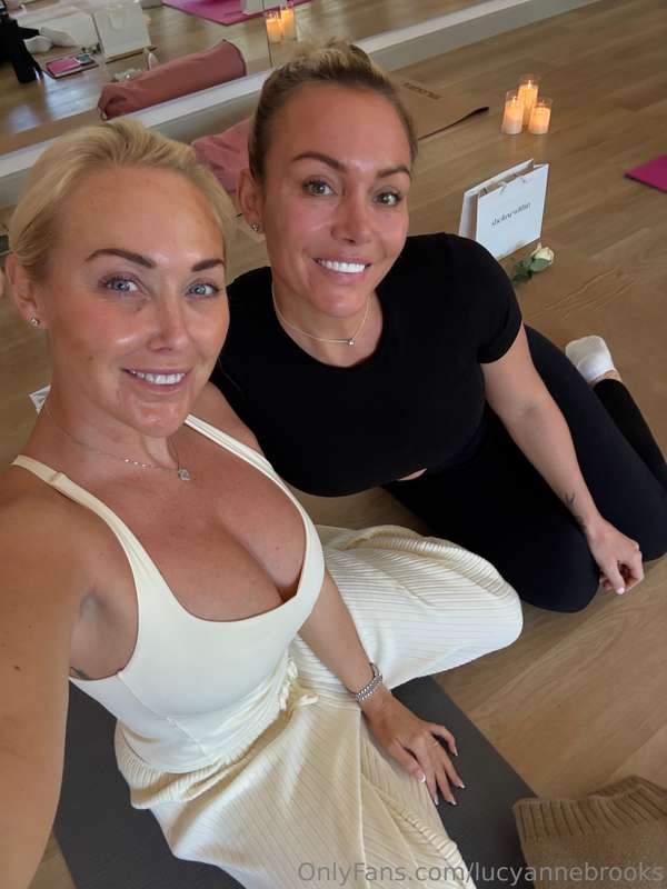 SUNDAY FUNDAY 🧘🏼‍♀️Look who I’m with today! 🥰Nice catch up w..