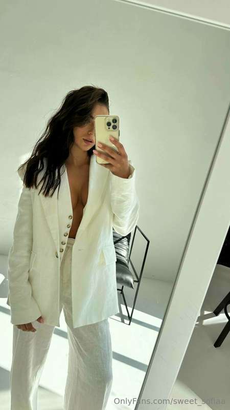 Do you think this image is sexy enough? 😏🤤