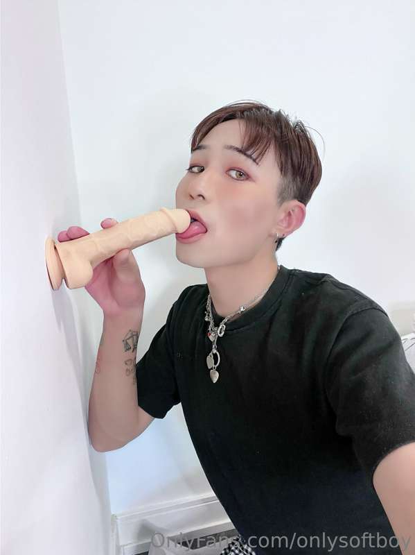 good afternoon sunshine :3 cum home to your femboy and let m..