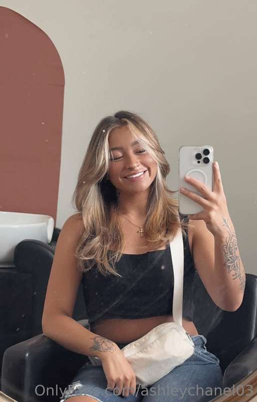 Good morning 🥰  
Who’s gonna join my live tonight??