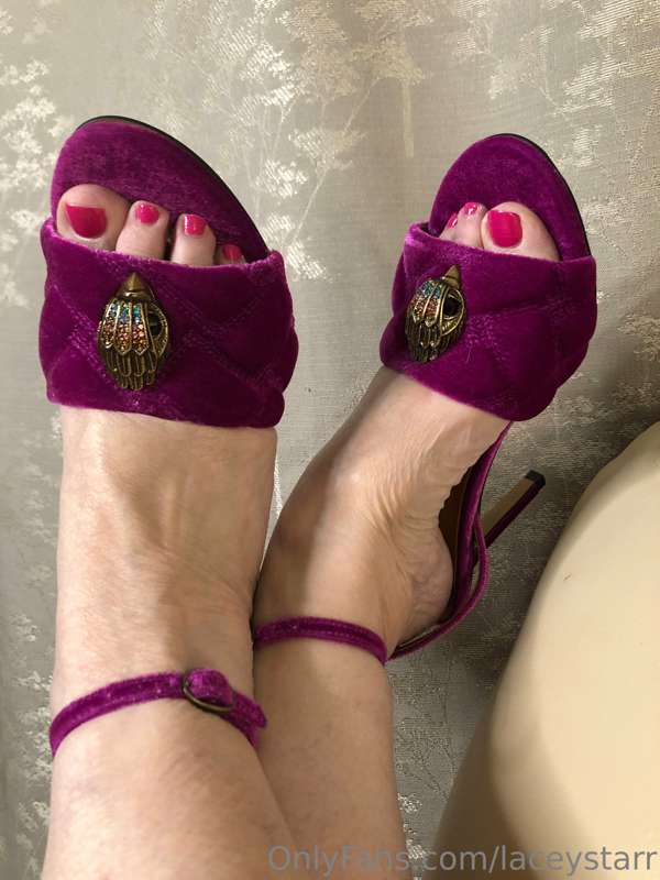 Does this toe nail polish go with these shoes?! I can’t deci..