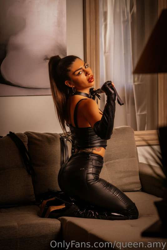 I want to try this leather whip on you 🖤😈You don’t even have..