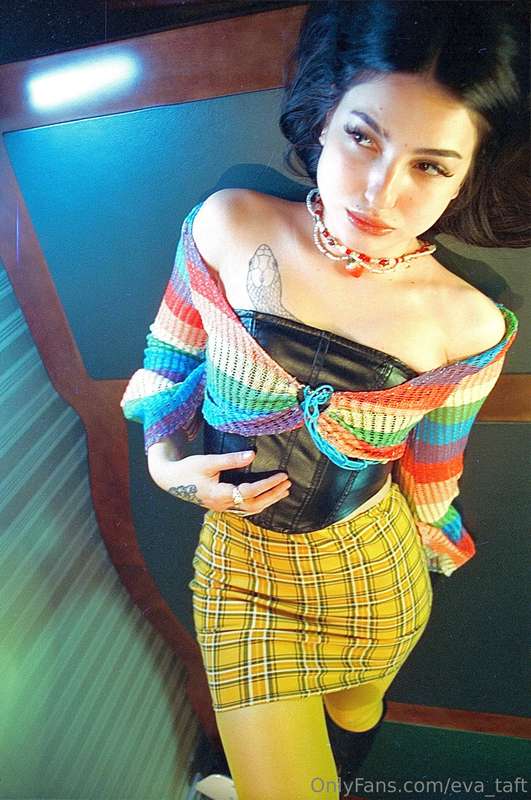 I prefer living in color 🥰
What is your favorite color?👀