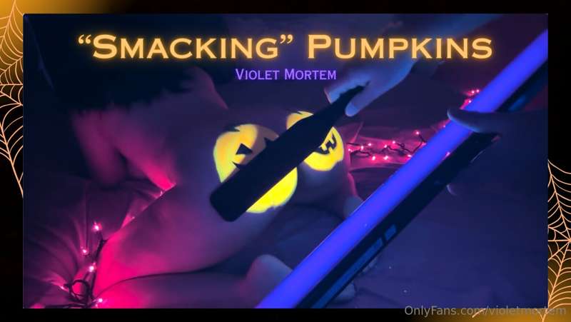 HAPPY HALLOWEEN 
New video!

"Smacking" Pumpkins (Its terrib..