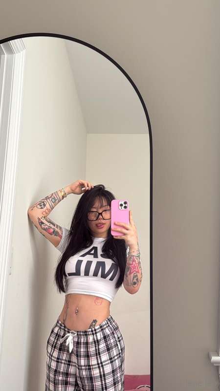 guess what the shirt says