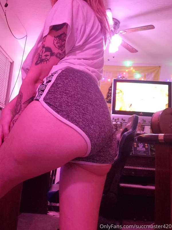 Mentally ill bitches got the fattest asses