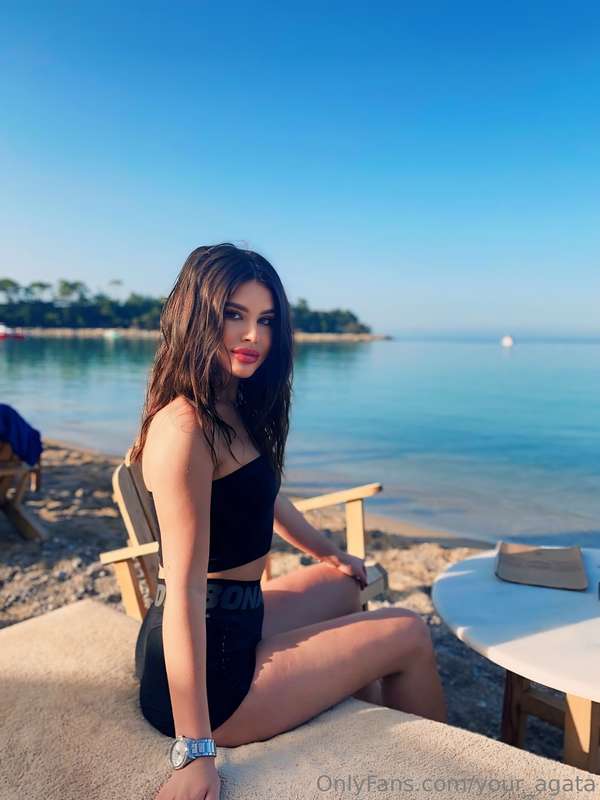 I look like a mermaid 😅

By the way, they say that mermaids ..