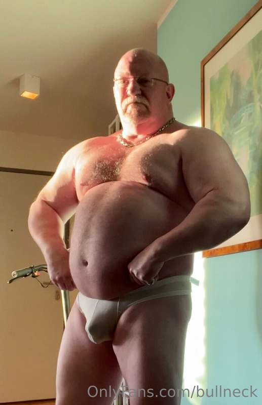 In a golden light shower 💪🏻