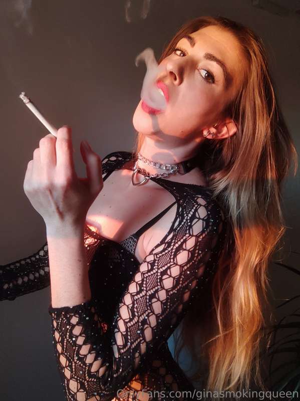 ginasmokingqueen image #2