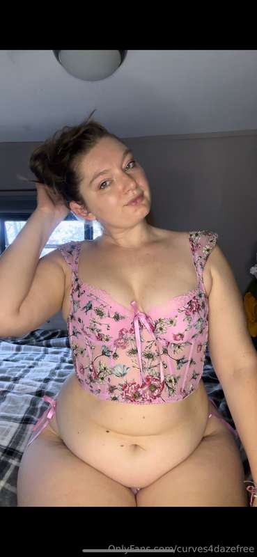 6 Spots Left!!!! 15% off!!! https://onlyfans.com/curves4daze