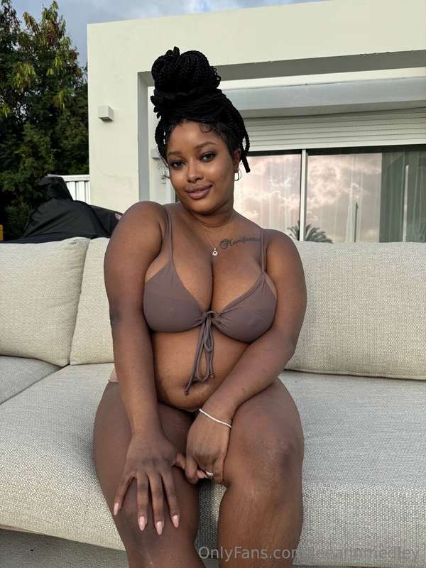 You think you could last 5 minutes fucking my tits?🫣😏