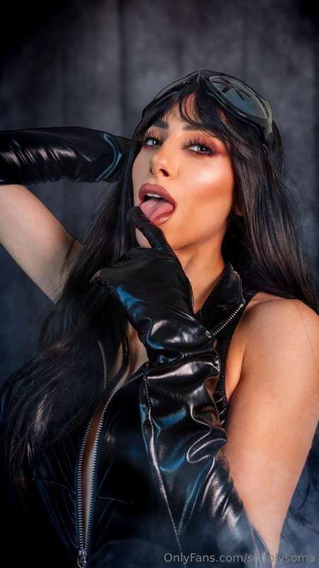 Purrfection with claws. 🐾🖤21 days till 🎃.....