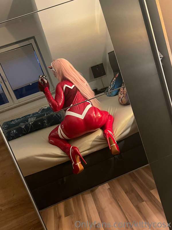 ❤️Zero two in suit❤️
